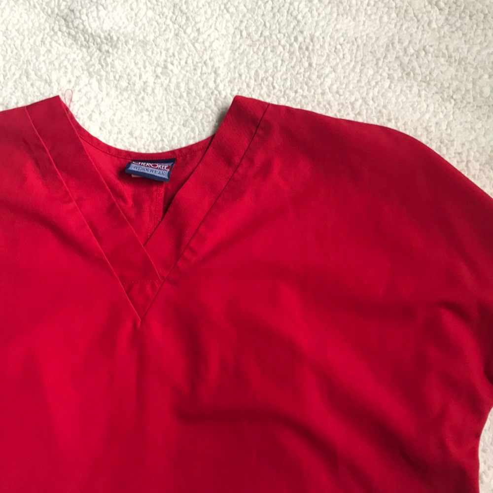 SCRUBS TOP